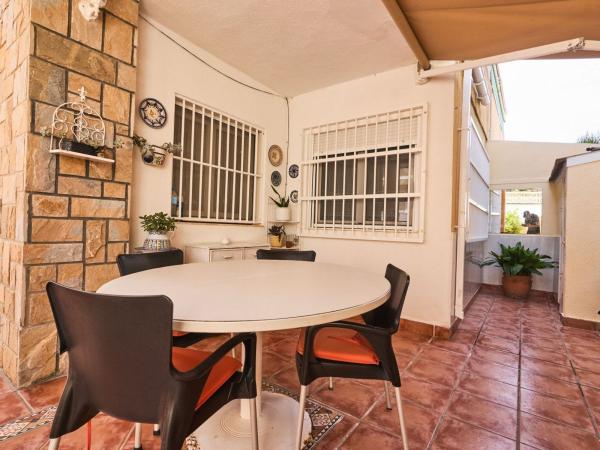 Частный шале на продаже в  Casa o chalet en Avenida de Alemania, Los Europeos, Torrevieja, Торревьеха photo 2