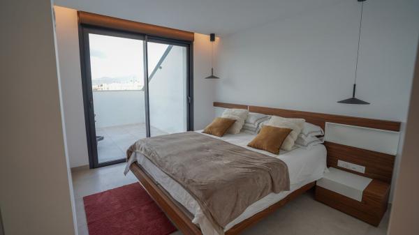 Ático en venta en  Ático en Avenida Condes de San Isidro, Zona Puerto Deportivo, Fuengirola, Fuengirola photo 4
