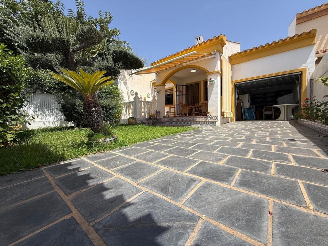 Venta de chalet adosado en Chalet adosado en Calle Río Nacimiento, Pueblo Latino, Pilar de la Horadada , Pilar de la Horadada photo 1