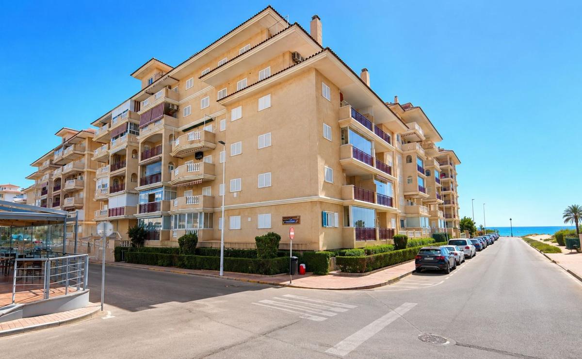 Продажа квартиры на Piso en Soria, 3, Cañada del Molino, Torrevieja, Торревьеха
photo 1