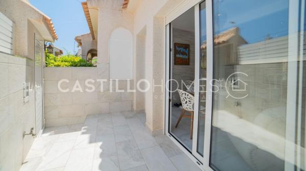 Chalet pareado en Zona los Frutales, Torrevieja thumbnail 2