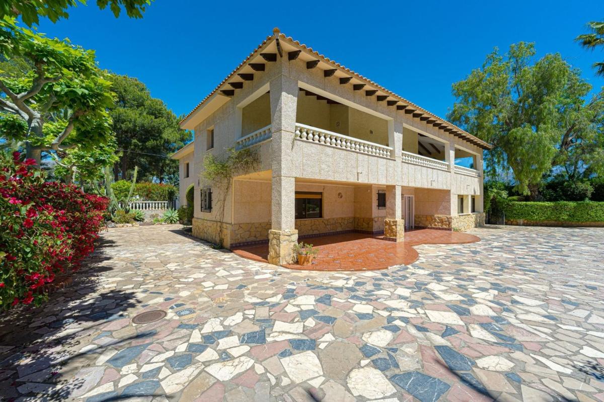 Propiedades en venta y alquiler en España photo 2