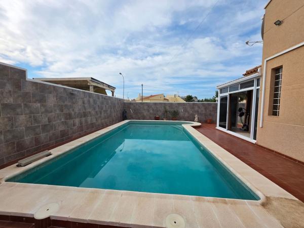 Chalet adosado en Avenida Baracaldo, La Siesta - El Salado - Torreta, Torrevieja photo 1