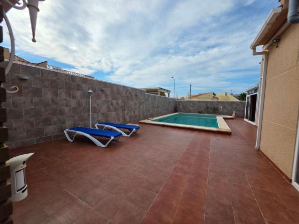 Chalet adosado en Avenida Baracaldo, La Siesta - El Salado - Torreta, Torrevieja photo 3