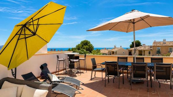 Chalet adosado en Calle Isla Mallorca, Golf Bahía, Finestrat thumbnail 1