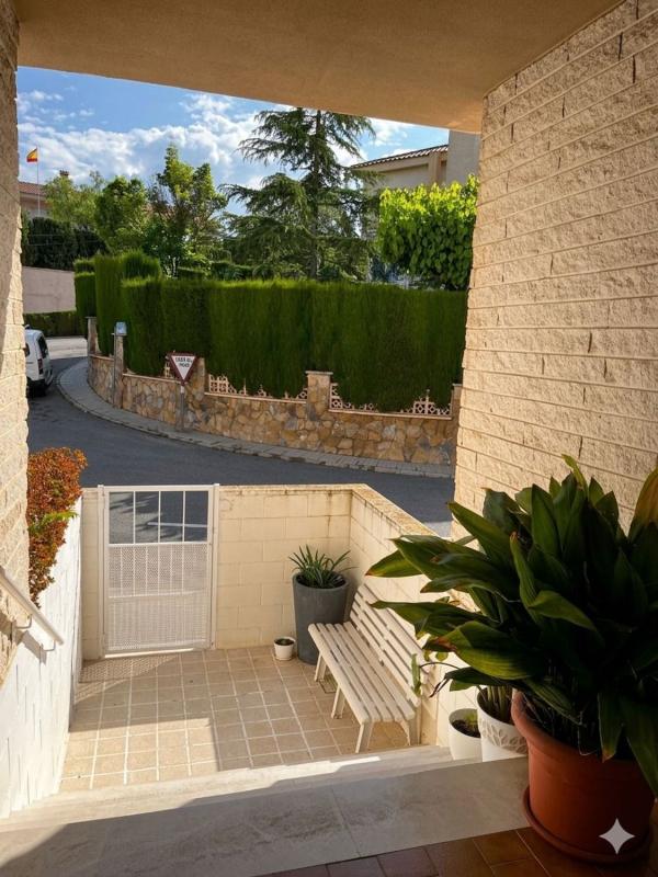 Properties for sale and rent in Spain photo 5