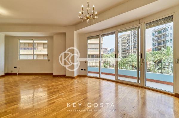 Продажа квартиры на Piso en Calle Poeta Vila y Blanco, Ensanche-Diputación, Alicante / Alacant, Аликанте / Алакант
photo 1