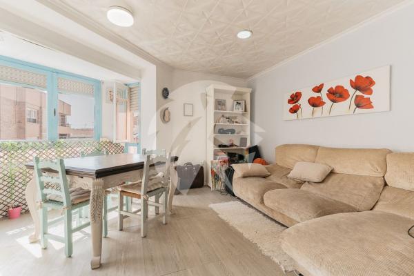 Продажа квартиры на Piso en Calle de Sant Mateu, Plà del Bon Repòs-La Goteta, Alicante / Alacant, Аликанте / Алакант
photo 1