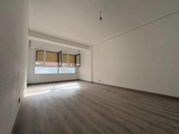 Продажа квартиры на Piso en Calle José Gómez Mompean, Carrús Este, Elche / Elx, Эльче / Эльх
thumbnail 1