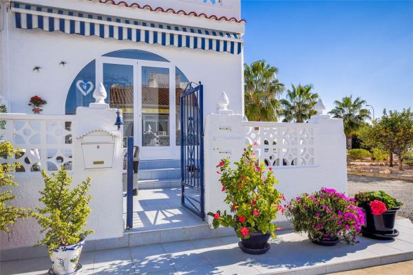 Chalet adosado en Calle Camas, La Siesta - El Salado - Torreta, Torrevieja thumbnail 2