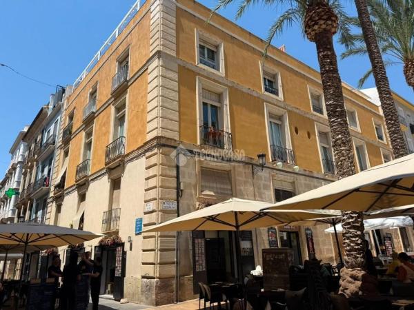 Продажа квартиры на Piso en Plaza Santísima Faz, Casco Histórico-Santa Cruz, Alicante / Alacant, Аликанте / Алакант
photo 1