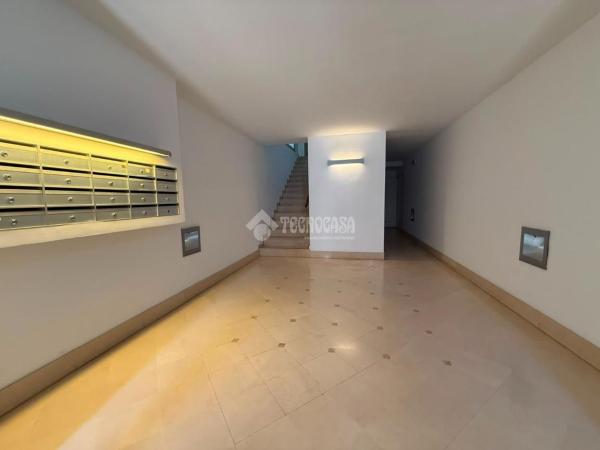 Продажа квартиры на Piso en Plaza Santísima Faz, Casco Histórico-Santa Cruz, Alicante / Alacant, Аликанте / Алакант
thumbnail 2