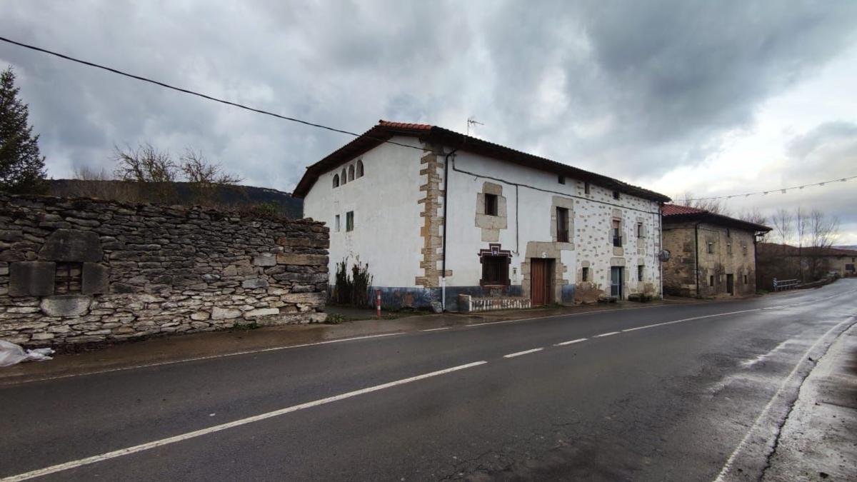 Sprzedaż niezależnego domku jednorodzinnego w Casa o chalet en Calle Del Campo, 2 -4, Valdegovia, Valdegovia photo 1