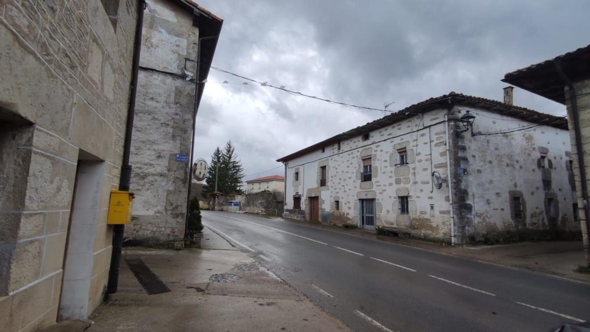 Sprzedaż niezależnego domku jednorodzinnego w Casa o chalet en Calle Del Campo, 2 -4, Valdegovia, Valdegovia photo 2