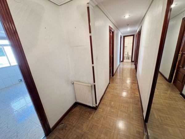Продажа квартиры на Piso en Calle Simon de Anda, 8, Coronación, Vitoria-Gasteiz, Витория-Гастейс
thumbnail 2