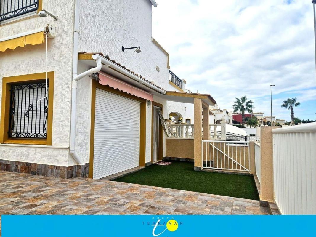 Venta de chalet adosado en Chalet adosado en Calle Lagunas de Ruidera, 73, Zona Lago - Los Almendros, Orihuela , Orihuela photo 1