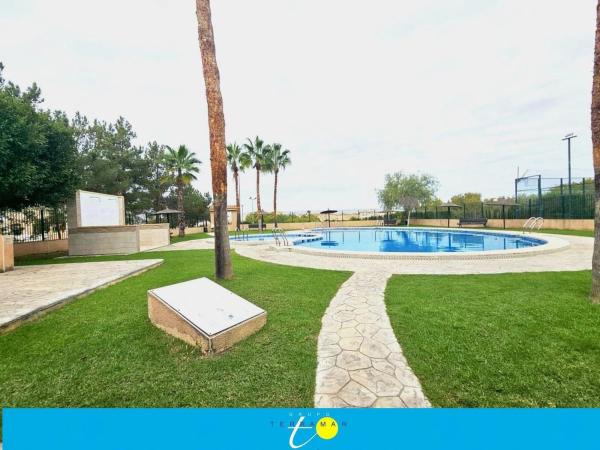 Chalet adosado en Calle Lagunas de Ruidera, 73, Zona Lago - Los Almendros, Orihuela thumbnail 1