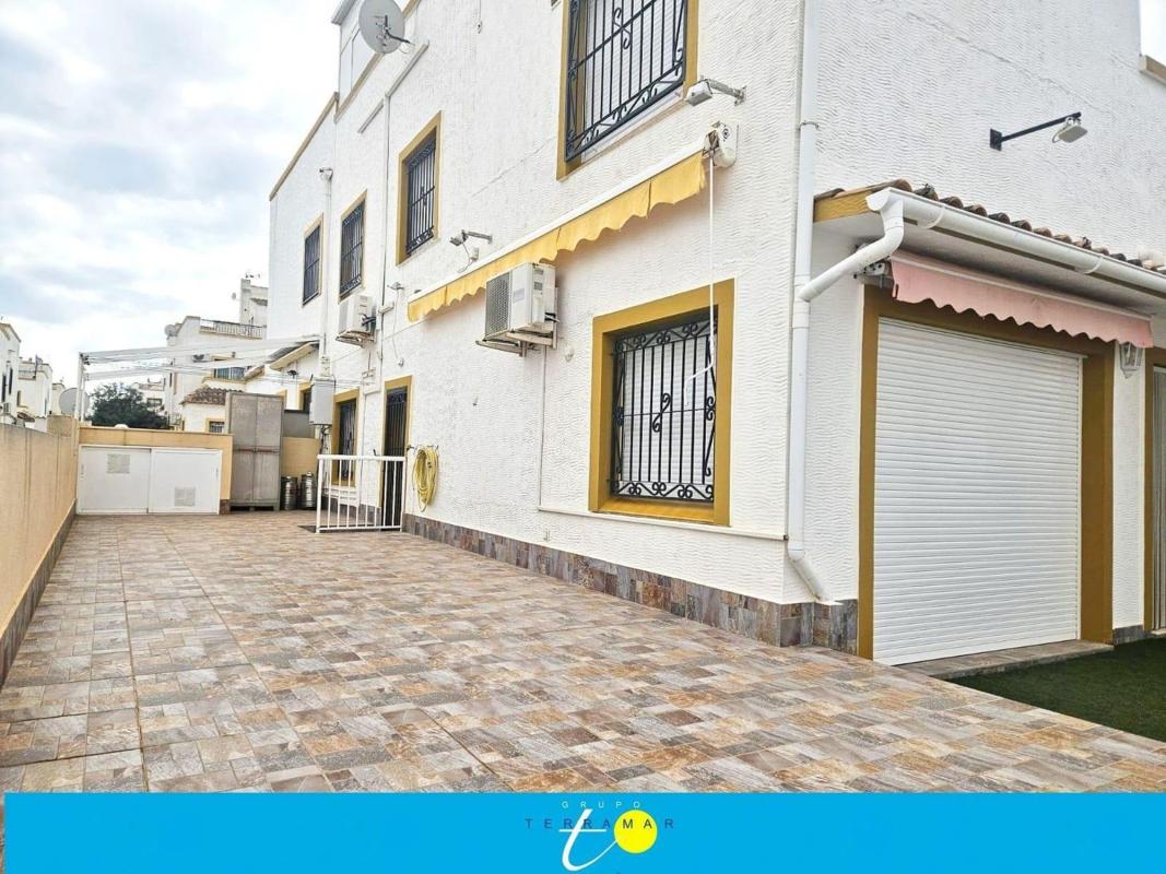 Venta de chalet adosado en Chalet adosado en Calle Lagunas de Ruidera, 73, Zona Lago - Los Almendros, Orihuela , Orihuela photo 3