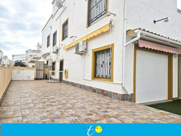 Chalet adosado en Calle Lagunas de Ruidera, 73, Zona Lago - Los Almendros, Orihuela thumbnail 2