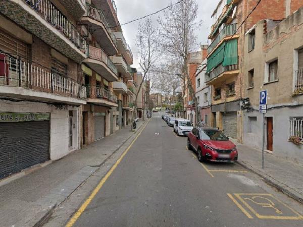 Квартира на продажу в Piso en Calle del Pare Pérez del Pulgar s/n, La Trinitat Vella, Barcelona, Барселона photo 1