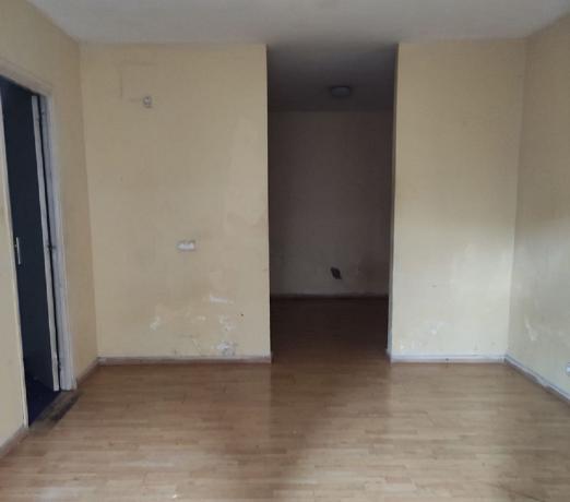 Квартира на продажу в Piso en Calle del Pare Pérez del Pulgar s/n, La Trinitat Vella, Barcelona, Барселона thumbnail 1