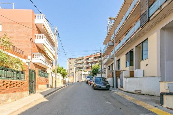 Продажа квартиры на Piso en Calle del Riu Llobregat s/n, Can Tintorer - Can Pere Boir - Can Tries, Gavà, Гава
photo 1