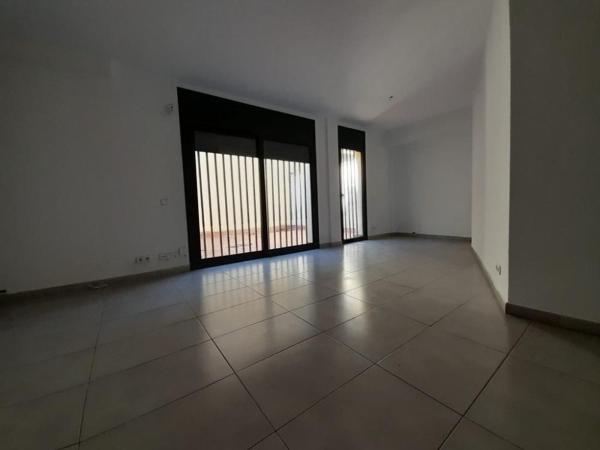 Продажа квартиры на Piso en Calle del Riu Llobregat s/n, Can Tintorer - Can Pere Boir - Can Tries, Gavà, Гава
thumbnail 1