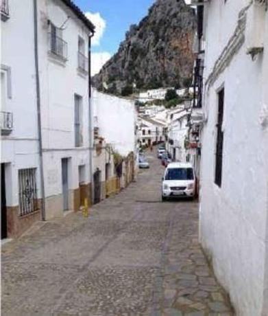 Продажа квартиры на Piso en Calle Toledo, 18, Casco antiguo - Convento - Caldereto, Ubrique, Убрикке
photo 1