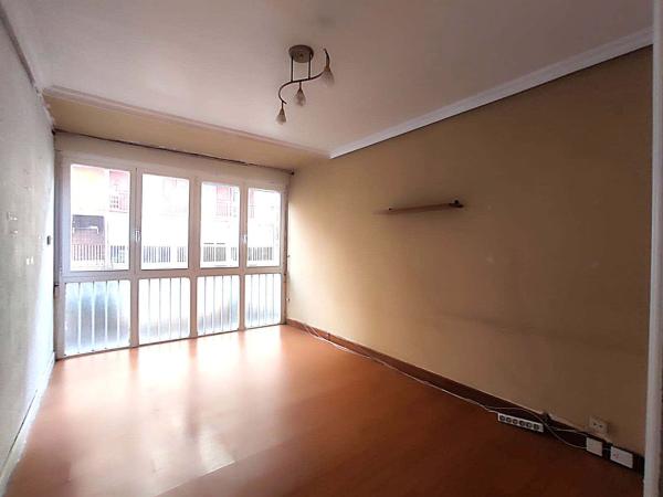 Sale of flat in Piso en Calle Jesus Guridi, 5, Beraun - Pontika, Renteria / Errenteria, Renteria / Errenteria
thumbnail 1