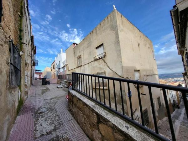 Chalet wolnostojący na sprzedaż w Casa o chalet en Calle Inspector Molinos, 15, Ctra. Circunvalación - La Magdalena, Jaén, Jaen photo 1