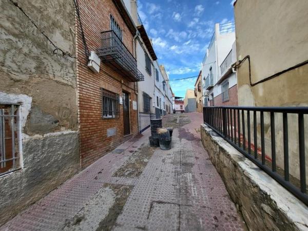 Chalet wolnostojący na sprzedaż w Casa o chalet en Calle Inspector Molinos, 15, Ctra. Circunvalación - La Magdalena, Jaén, Jaen thumbnail 2