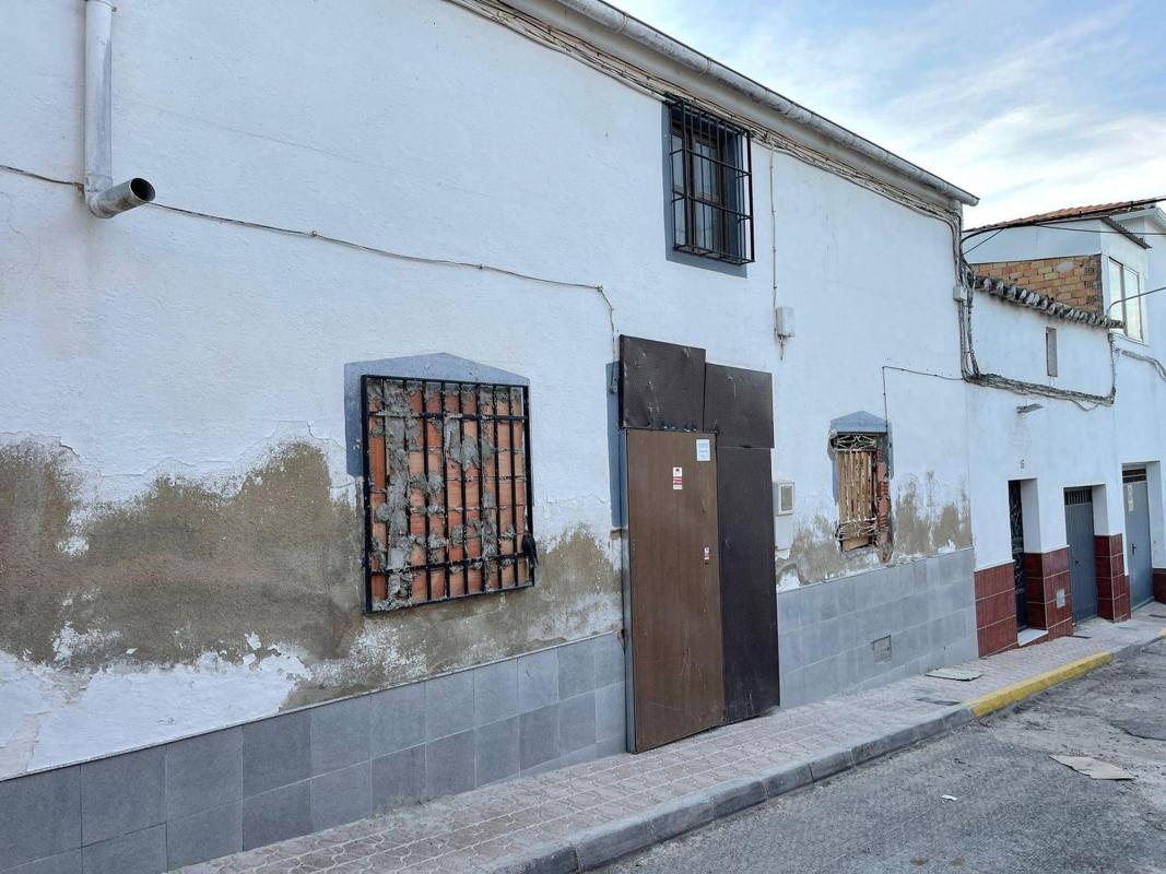 Sprzedaż niezależnego domku jednorodzinnego w Casa o chalet en Calle la Pompa, 18, Mengíbar, Mengíbar photo 2