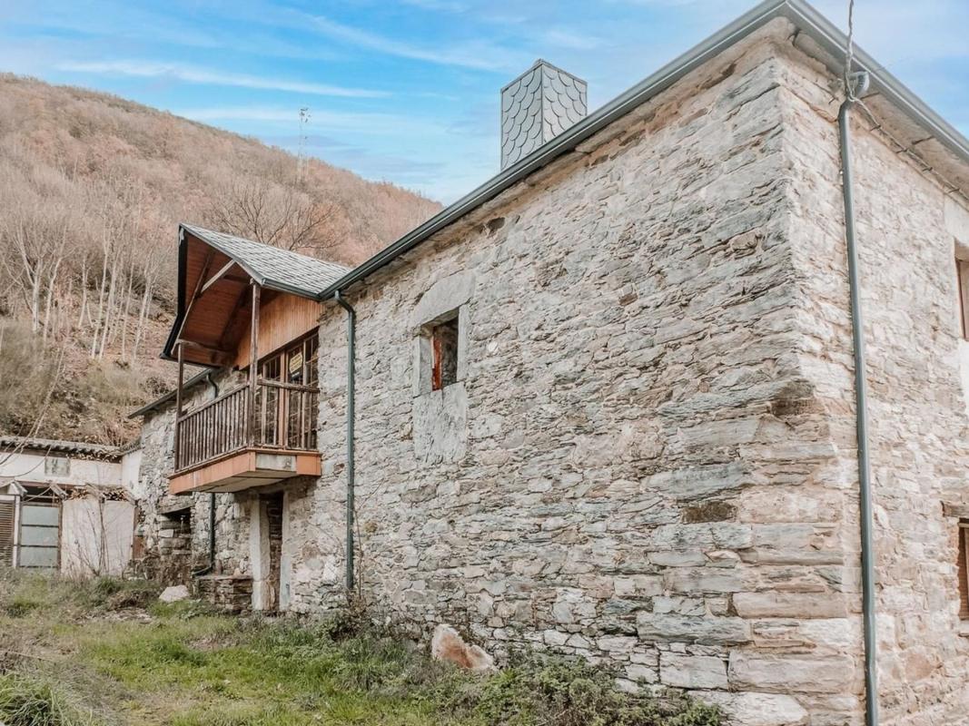 Sprzedaż niezależnego domku jednorodzinnego w Casa o chalet en Calle Principal - Ctr Veiga Da Cima s/n, Barjas, Barjas photo 1