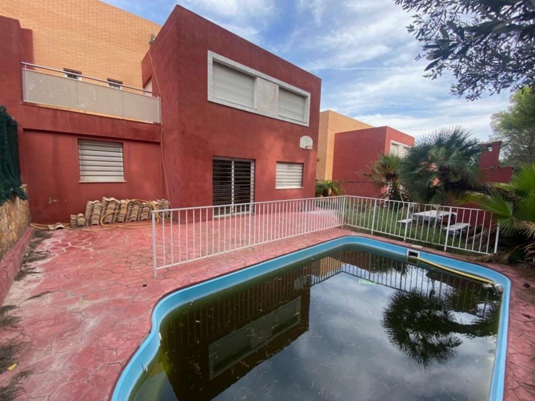 Продажа отдельного шале в Casa o chalet en Calle Miró, La Loma, Chiva, Чива photo 1