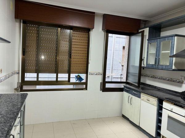 Sprzedaż mieszkania w Piso en Calle Portu, 7, Centro, Barakaldo, Barakaldo
photo 1