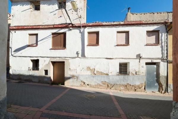Частный шале на продаже в  Casa o chalet en Avenida Cortes de Aragón, 32, Novallas, Новальяс photo 2