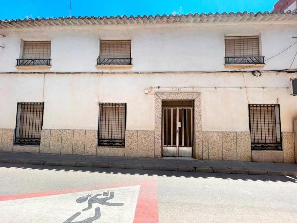 Chalet independiente en venta en Casa o chalet en Villarrobledo, Villarrobledo
thumbnail 1