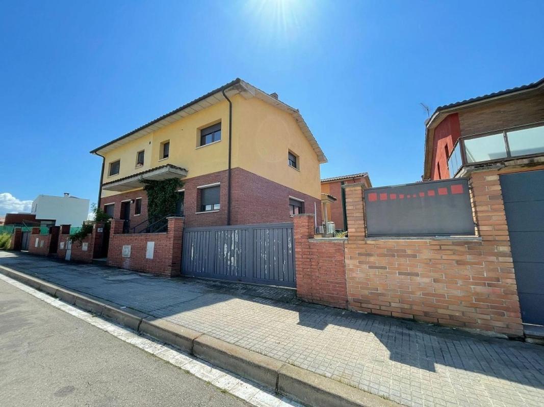 Продажа отдельного шале в Casa o chalet en Roda de Ter, Рода-де-Тер photo 1