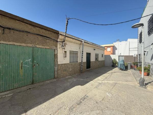 Chalet adosado en Pasaje Canarias, 15, La Atunara-Periáñez, La Linea de la Concepcion thumbnail 1