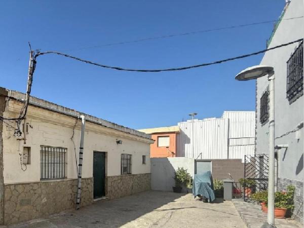 Chalet adosado en Pasaje Canarias, 15, La Atunara-Periáñez, La Linea de la Concepcion thumbnail 2