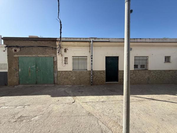 Chalet adosado en Pasaje Canarias, 15, La Atunara-Periáñez, La Linea de la Concepcion photo 4