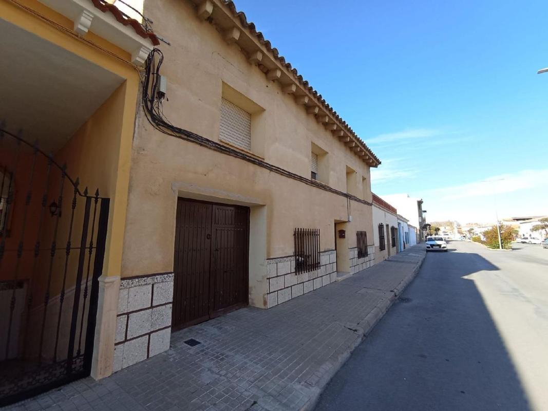 Sprzedaż szeregowego domku w  Chalet adosado en Calle la Solana, 74, Argamasilla de Alba , Argamasilla de Alba photo 5