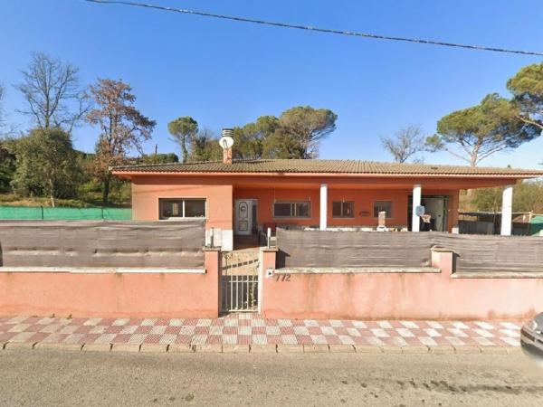 Chalet independiente en venta en Casa o chalet en Caldes de Malavella, Caldes de Malavella
thumbnail 1