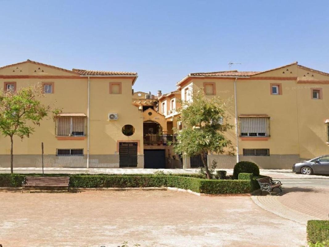 Sprzedaż niezależnego domku jednorodzinnego w Casa o chalet en Avenida de America, 5 -11, Centro, Atarfe, Atarfe photo 1