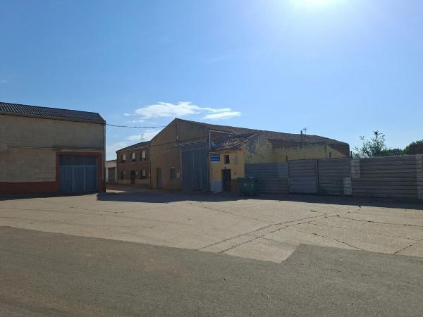 Chalet independiente en venta en Casa o chalet en Algadefe, Algadefe
thumbnail 2