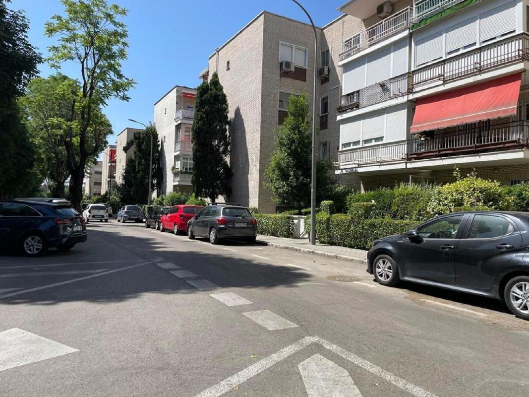 Sprzedaż mieszkania w Piso en Calle del Balandro, 15, Alameda de Osuna, Madrid, Madryt
photo 1