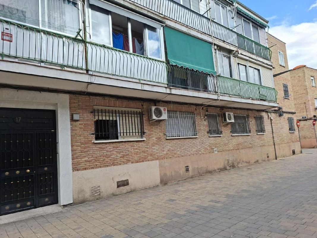 Venta de piso en Piso en Calle Virgen del Rocío, 17, Calle Pinto-San Roque, Parla, Parla
photo 1