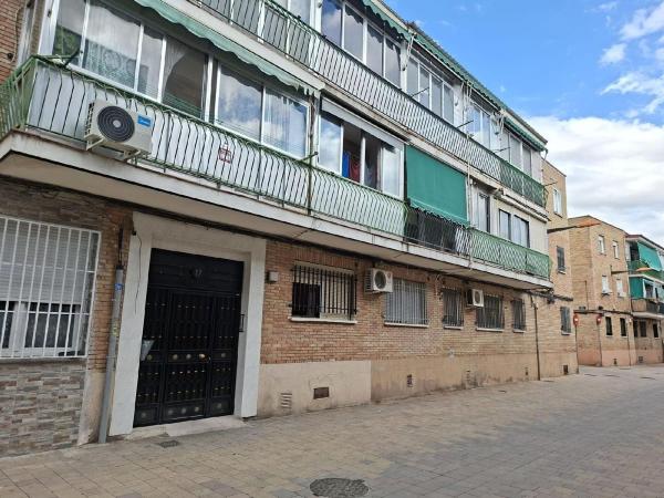 Sale of flat in Piso en Calle Virgen del Rocío, 17, Calle Pinto-San Roque, Parla, Parla
thumbnail 1