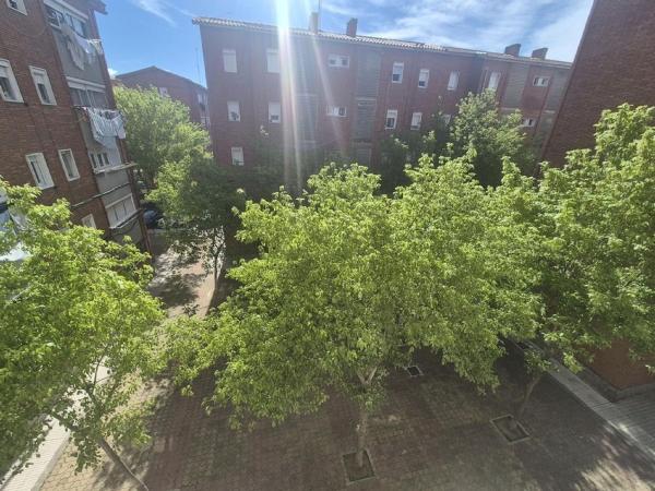 Продажа квартиры на Piso en Calle Bartolomé Ruiz, 7, Garrido norte, Salamanca, Саламанка
thumbnail 2