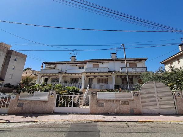 Chalet pareado en Residencial, Cunit photo 1